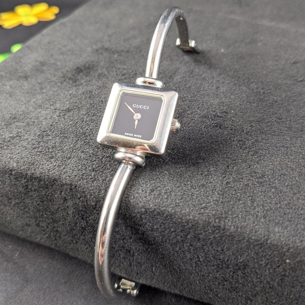 Gucci Ladies 1900 L Black on Silver Analog Watch